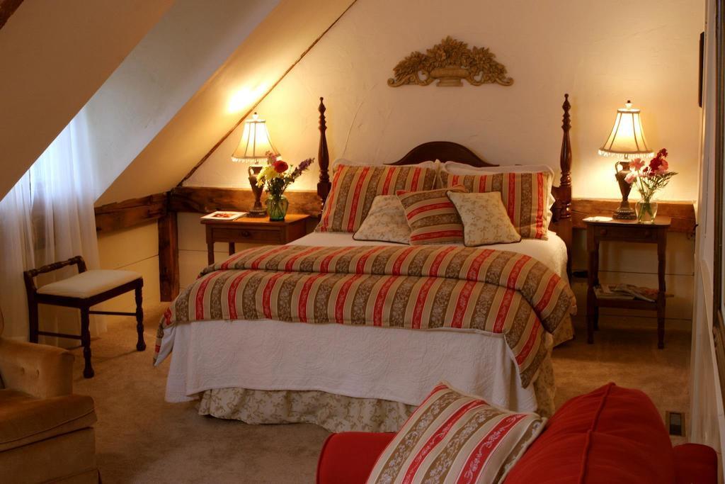 Colby Hill Inn Henniker Room photo