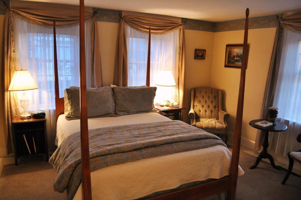 Colby Hill Inn Henniker Room photo